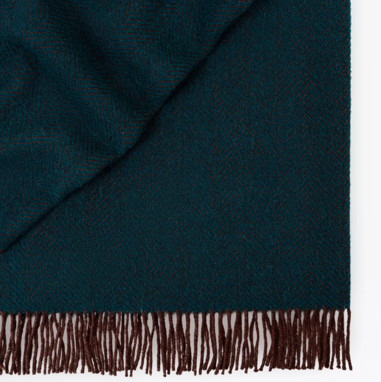Shop the Lerwick wool throw 150x183cm – a thick, 100% New Zealand wool throw with two-tone herringbone design and fringe, ideal for cosy living and gifting.