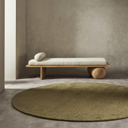 Close-up of loom-knotted 100% wool texture on Sandringham Rug