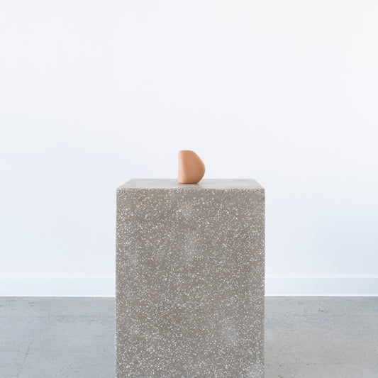 Small organic seed-shaped Harmie Vase in modern colours