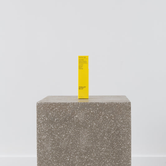 Aromatic hydrating hand cream with shea butter and camomile