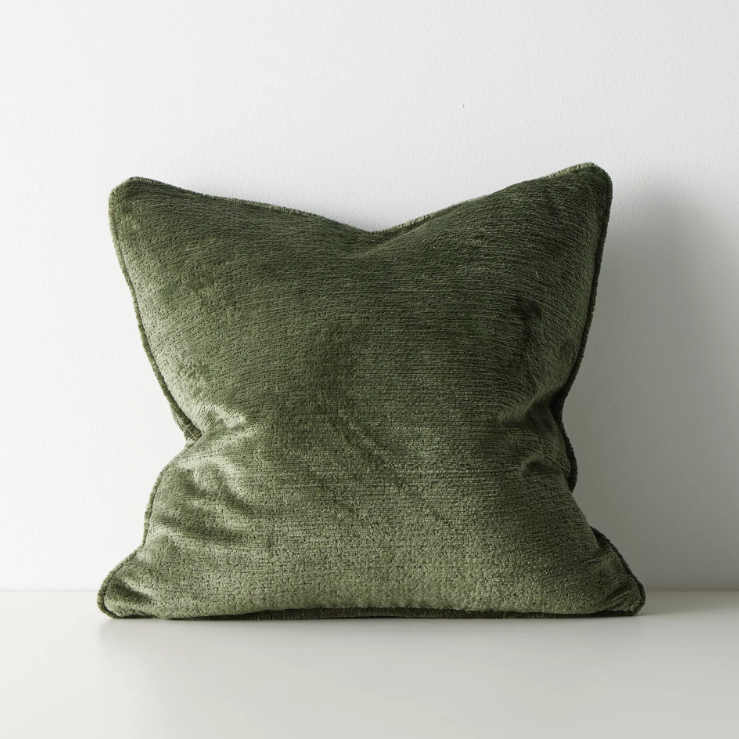 Shop the Tempo 50x50cm cushion – a chunky chenille design with piped edge, providing softness, texture, and understated contemporary elegance.