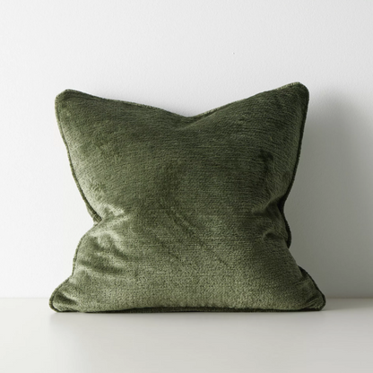 Shop the Tempo 50x50cm cushion – a chunky chenille design with piped edge, providing softness, texture, and understated contemporary elegance.