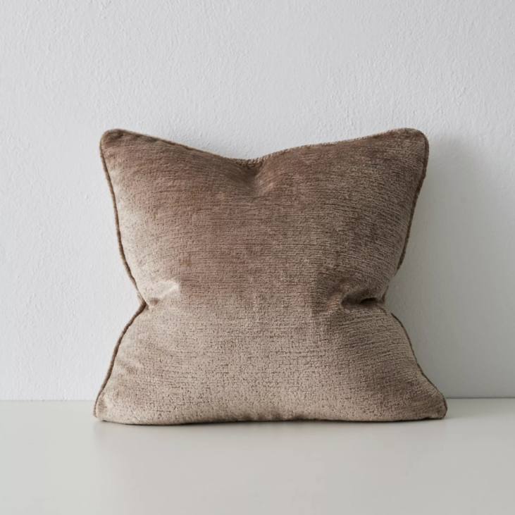 Shop the Tempo 50x50cm cushion – a chunky chenille design with piped edge, providing softness, texture, and understated contemporary elegance.