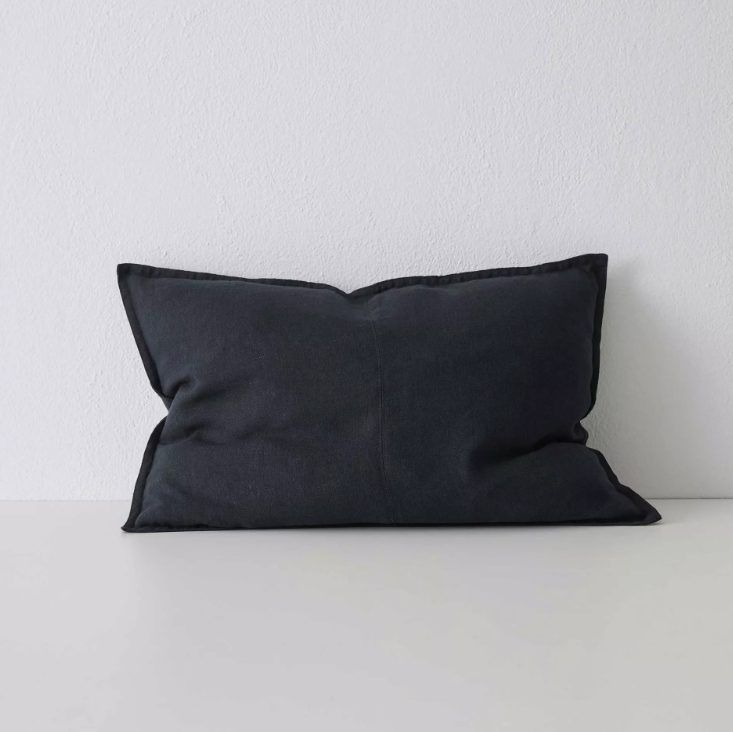 Shop the Como cushion – premium European linen, stonewashed for soft texture, with French seam detailing. Available in 50x50cm, 60x60cm, and 40x60cm lumbar sizes.