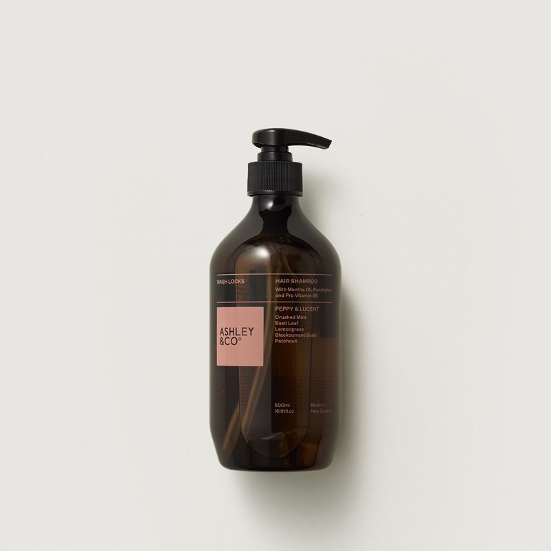 Gentle shampoo enriched with essential oils and Pro Vitamin B5